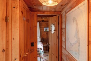 Iron/ironing board, Internet, bed sheets - Idyllic 3bd Cottage at Nauset Light - Walk to the Beach! (Eastham)