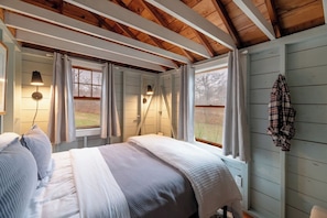 2 bedrooms, iron/ironing board, WiFi, bed sheets - Idyllic 2bd Cottage @ Nauset Lt - Walk to Beach! (Eastham)