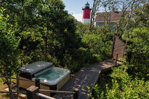 Outdoor spa tub - Idyllic 2bd Cottage @ Nauset Lt - Walk to Beach! (Eastham)