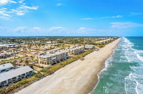 Relax at our fully renovated peaceful beach condo in Satellite Beach