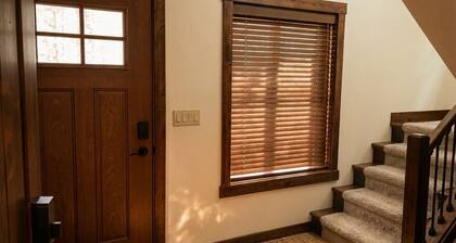 Newly Remodeled 3BR Riverfront Apartment w/ WiFi & Private Access