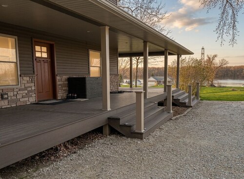 Newly Remodeled 3BR Riverfront Apartment w/ WiFi & Private Access