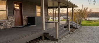 Newly Remodeled 3BR Riverfront Apartment w/ WiFi & Private Access