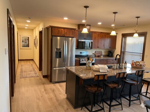 Newly Remodeled 3BR Riverfront Apartment w/ WiFi, Garage & Private Access