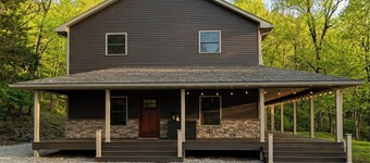 Newly Remodeled 3BR Riverfront Apartment w/ WiFi & Private Access