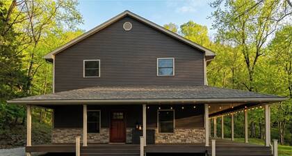 Newly Remodeled 3BR Riverfront Apartment w/ WiFi & Private Access