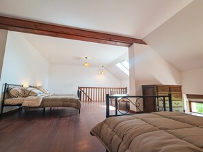 Room - Vrbo Property (Crevant)