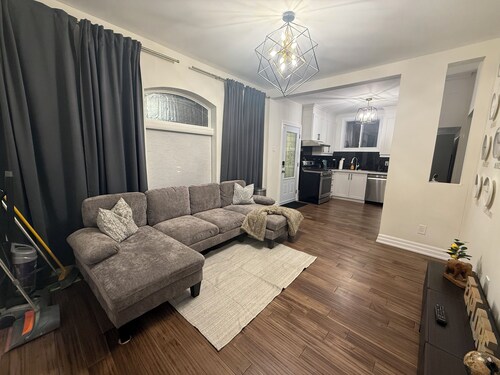Traveling Vibes -2 bedrooms -Queen size-1 free parking