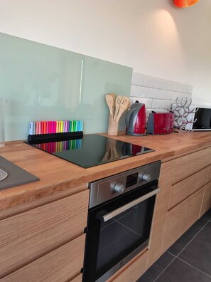 Private kitchen - New house in the heart of the Loire castles - sleeps 4 (Chinon)
