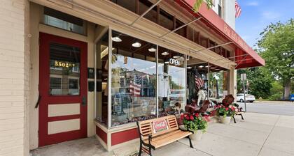 Downtown Vermilion Apartment - Sleeps 4 - Walk to Lighthouse