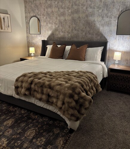 Cozy Stay Near Arlington Venues