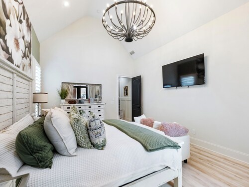 Atl World Cup, Private Pool, Car Included 5 Suites, 6 bedrooms 25 mins from ATL