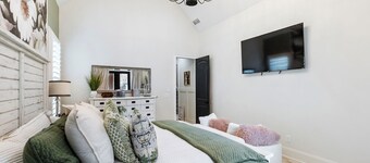 Atl World Cup, Private Pool, Car Included 5 Suites, 6 bedrooms 25 mins from ATL