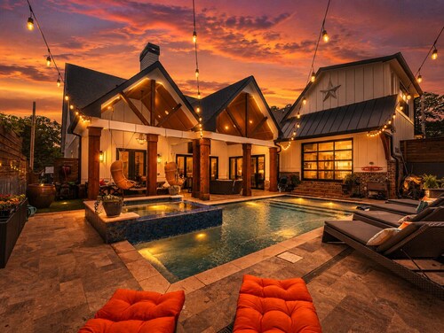 Atl World Cup, Private Pool, Car Included 5 Suites, 6 bedrooms 25 mins from ATL
