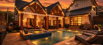 Atl World Cup, Private Pool, Car Included 5 Suites, 6 bedrooms 25 mins from ATL