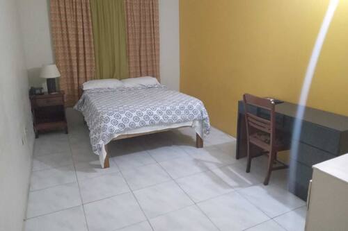 Chambre Standard Double ou avec lits jumeaux, plusieurs lits, non-fumeur, rez-de-chaussée