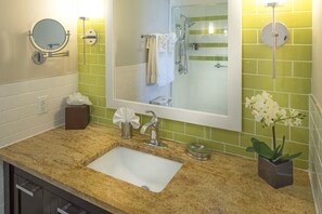 Bathroom - Cozy 2-bedroom condo in peaceful East End with AC and gym (East End)