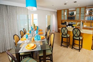 Dining - Cozy 2-bedroom condo in peaceful East End with AC and gym (East End)