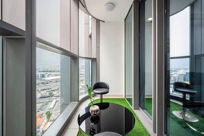 Basic Apartment, Balcony, City View | Interior - Saka Luxury Residence at Landmark 81 (Binh Thanh District)