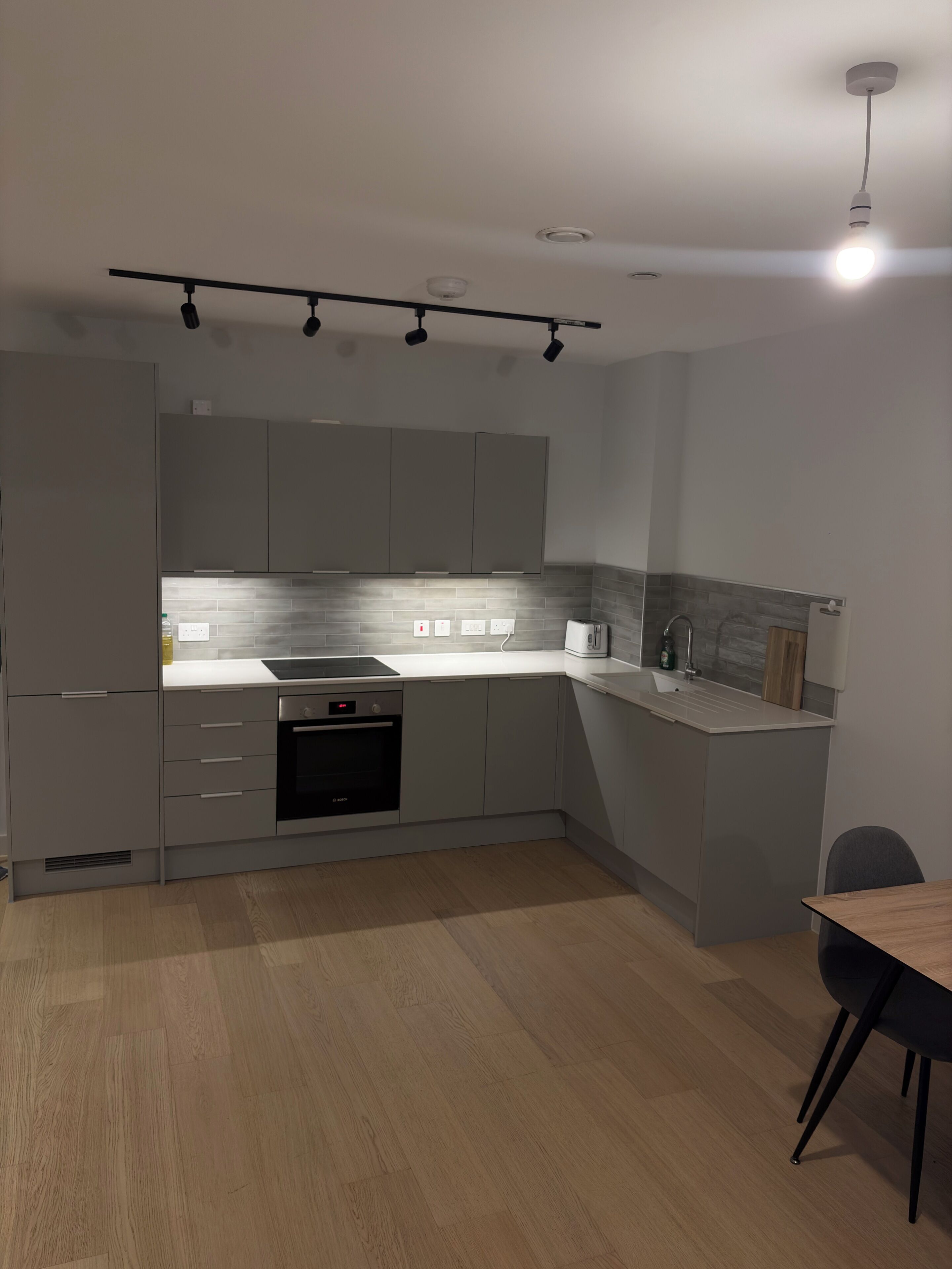 Fridge, oven, stovetop, cookware/dishes/utensils