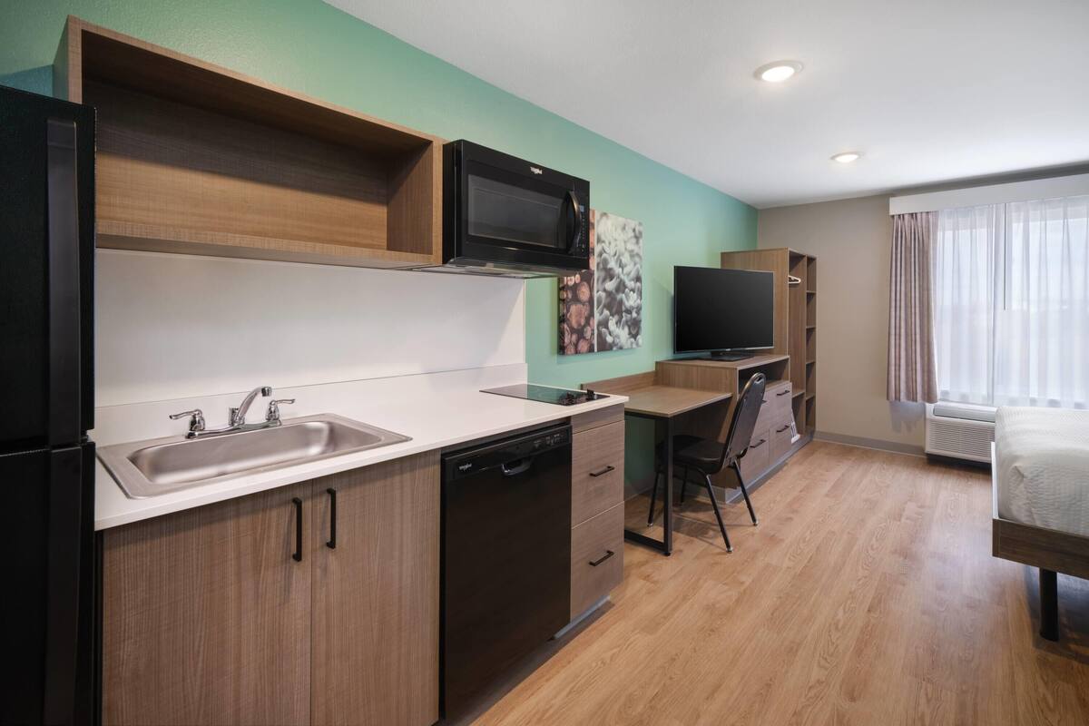 Suite, 1 cama de matrimonio, no fumadores | Cocina privada | Frigorífico grande, microondas, placa de cocina y lavavajillas