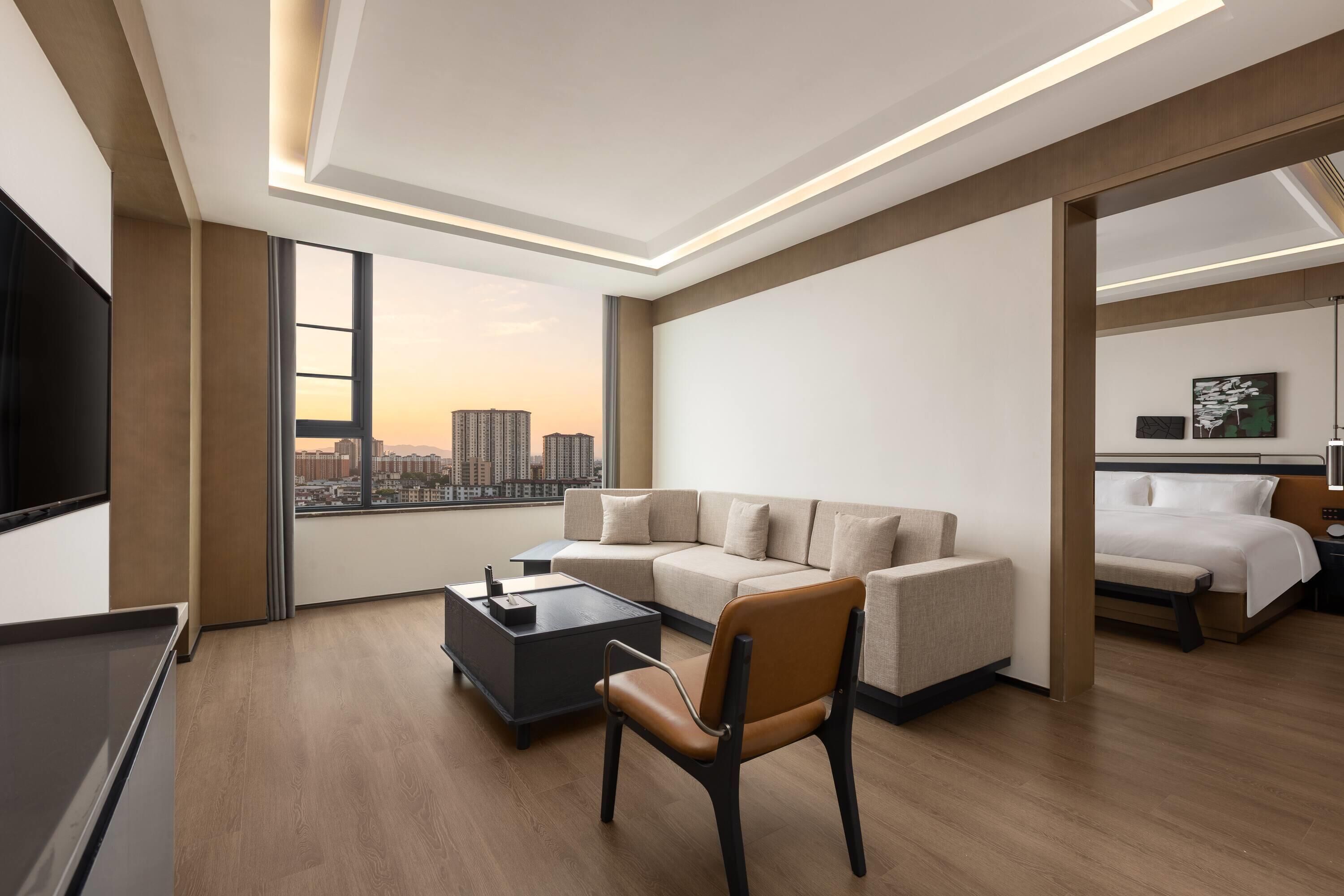 Business Suite, 1 King Bed, Non Smoking