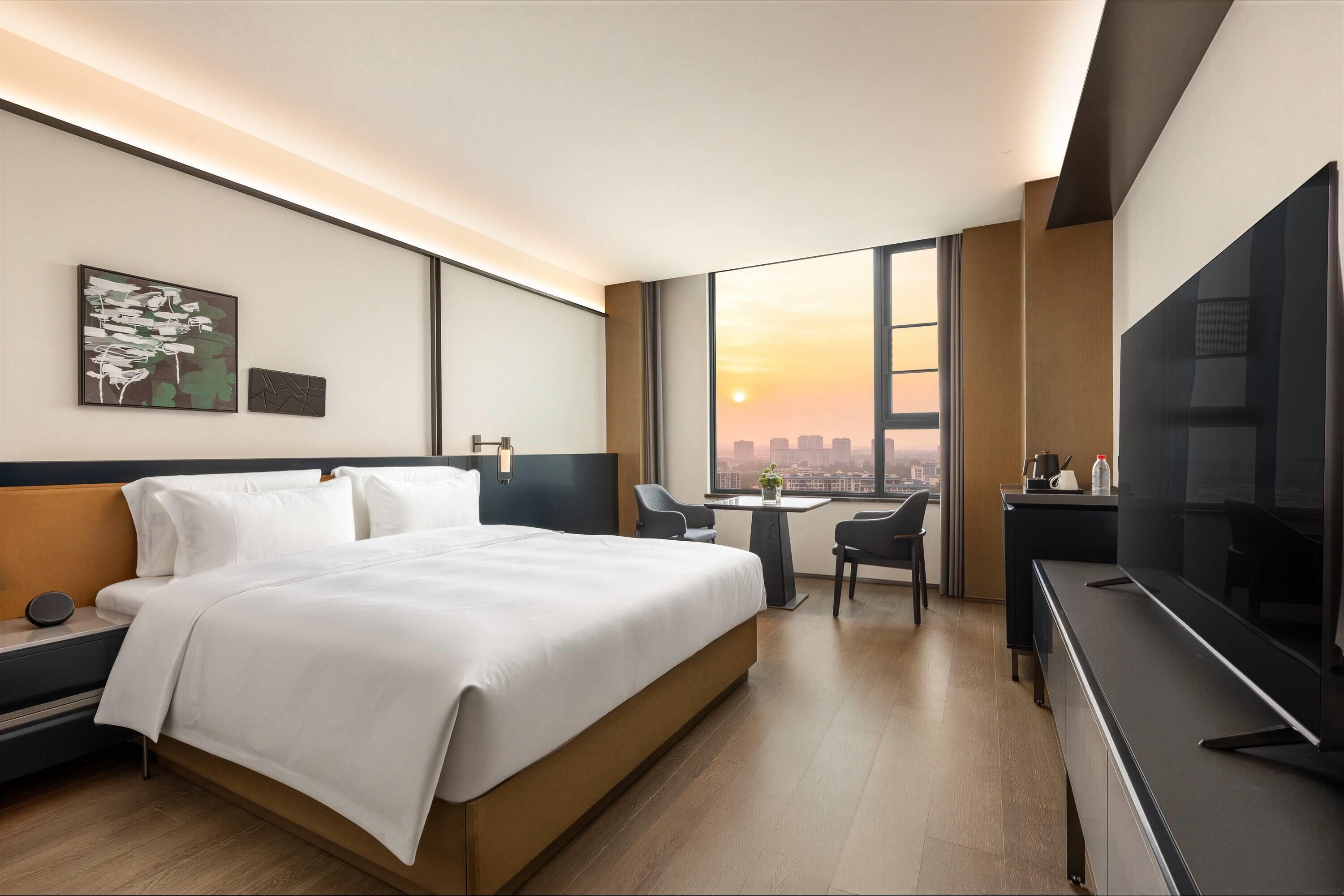Superior Room, 1 King Bed, Non Smoking