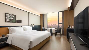 Superior Room, 1 King Bed, Non Smoking