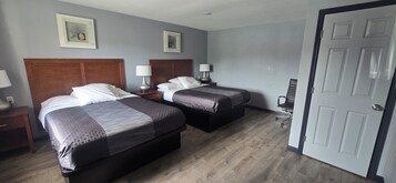 Cortinas blackout y tabla de planchar con plancha