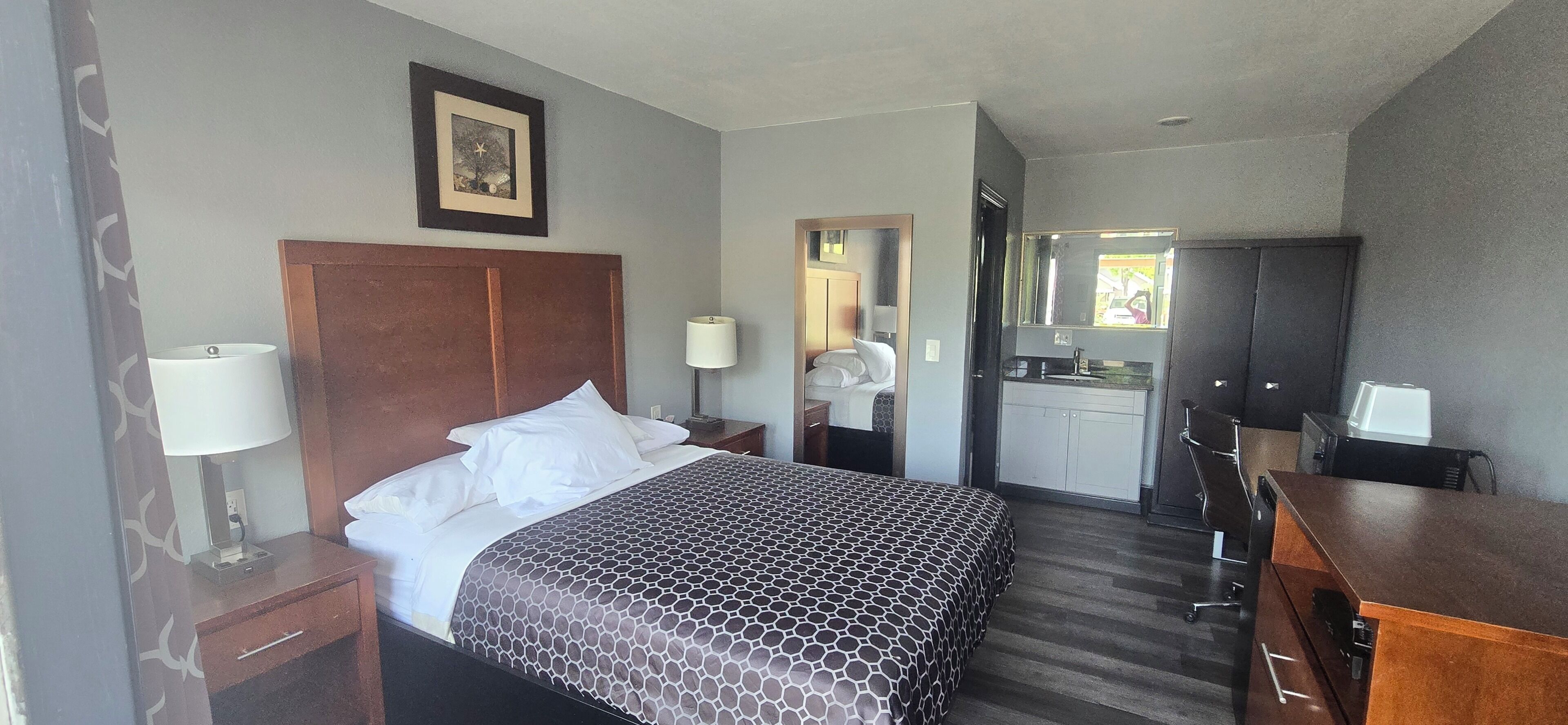 Blackout curtains, iron/ironing board, wheelchair access