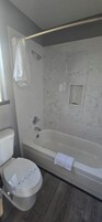 Standard Single Room | Bathroom | Towels, soap, shampoo, toilet paper