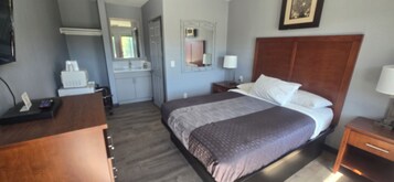 Cortinas blackout y tabla de planchar con plancha 