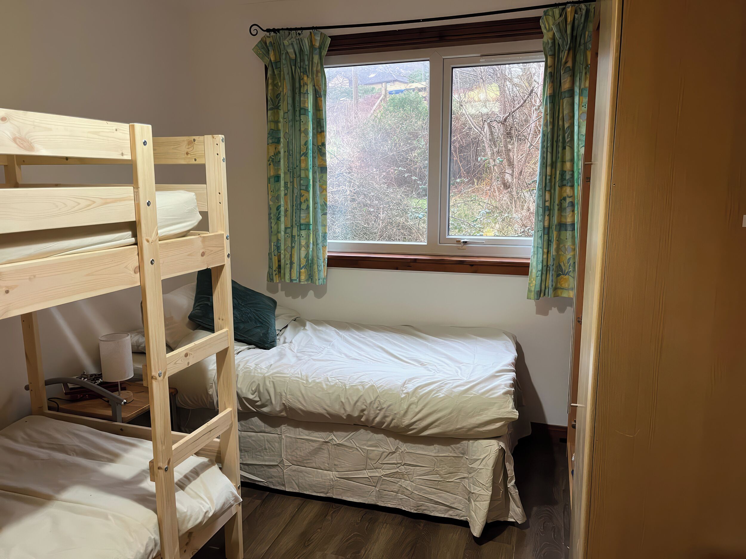 4 quartos, individualmente decorados, individualmente mobiliados