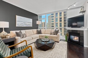 Living area - Modern 2-bedroom condo in Marina District of beautiful downtown San Diego (San Diego)