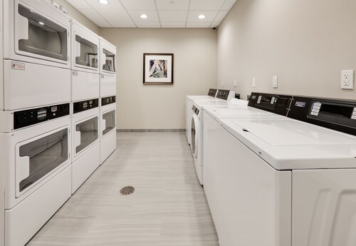 King Studio w/ Kitchen | Pool + Daily Breakfast