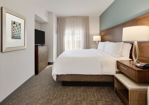 Room - Spacious 1BR Suite w/ Kitchen | Pool + Breakfast (Oklahoma City)