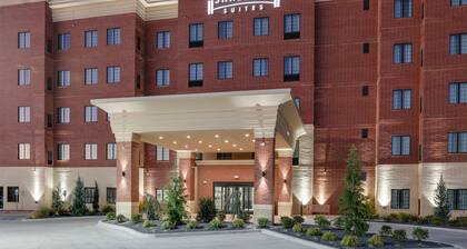 Spacious 1BR Suite w/ Kitchen | Pool + Breakfast