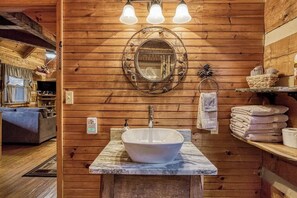 Bathroom - Cozy 2-bedroom cabin in beautiful Sevierville with fishing pond (Sevierville)