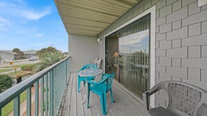 Outdoor dining - Gulf Winds East #7 (Miramar Beach)