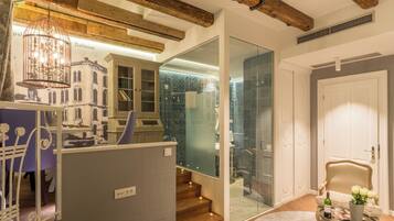 Deluxe Double Room, City View | Interior