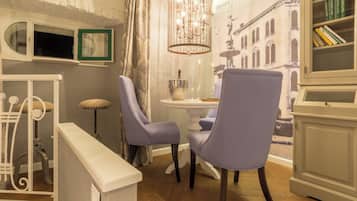 Deluxe Double Room, City View | Interior