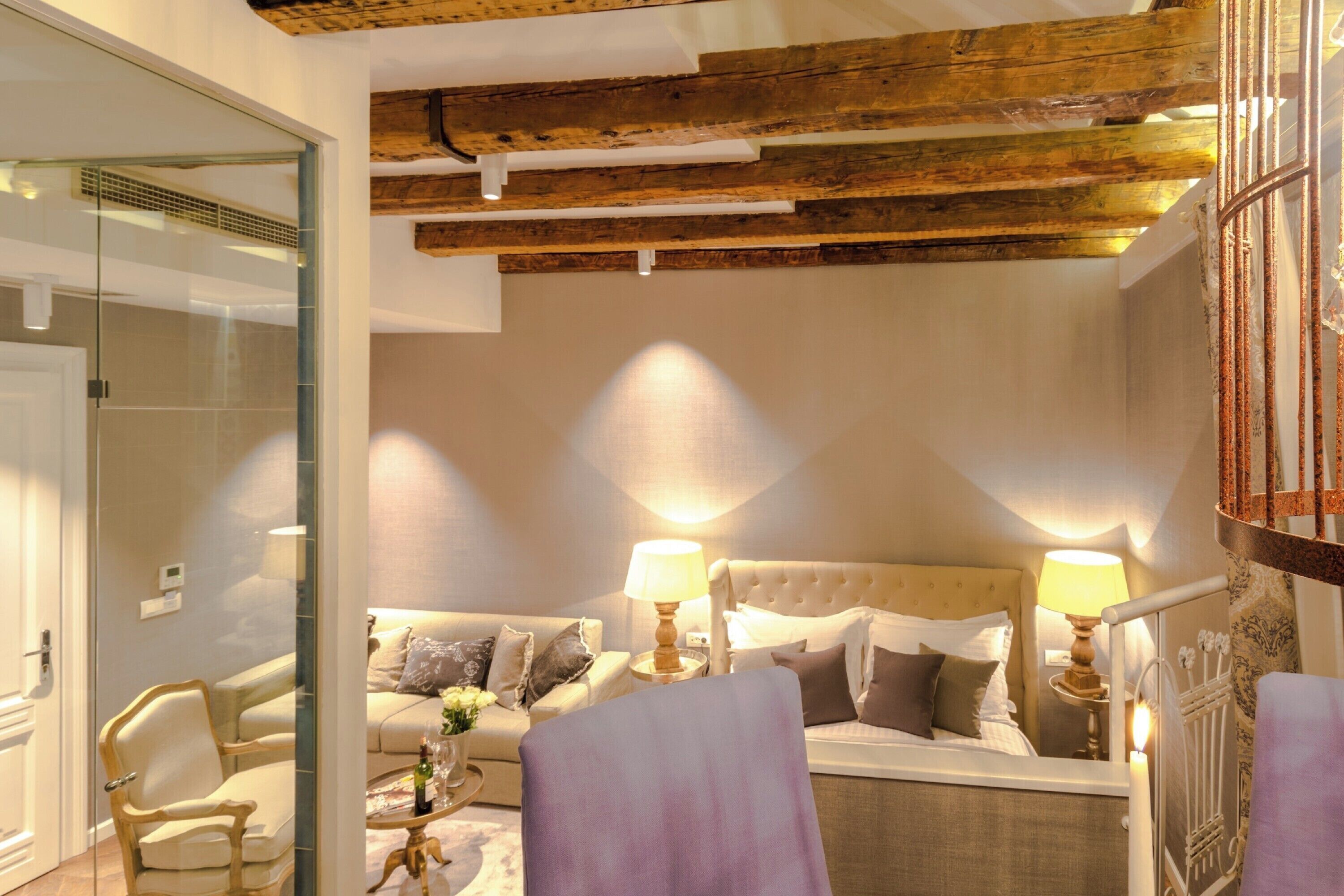 Deluxe Double Room, City View | Interior