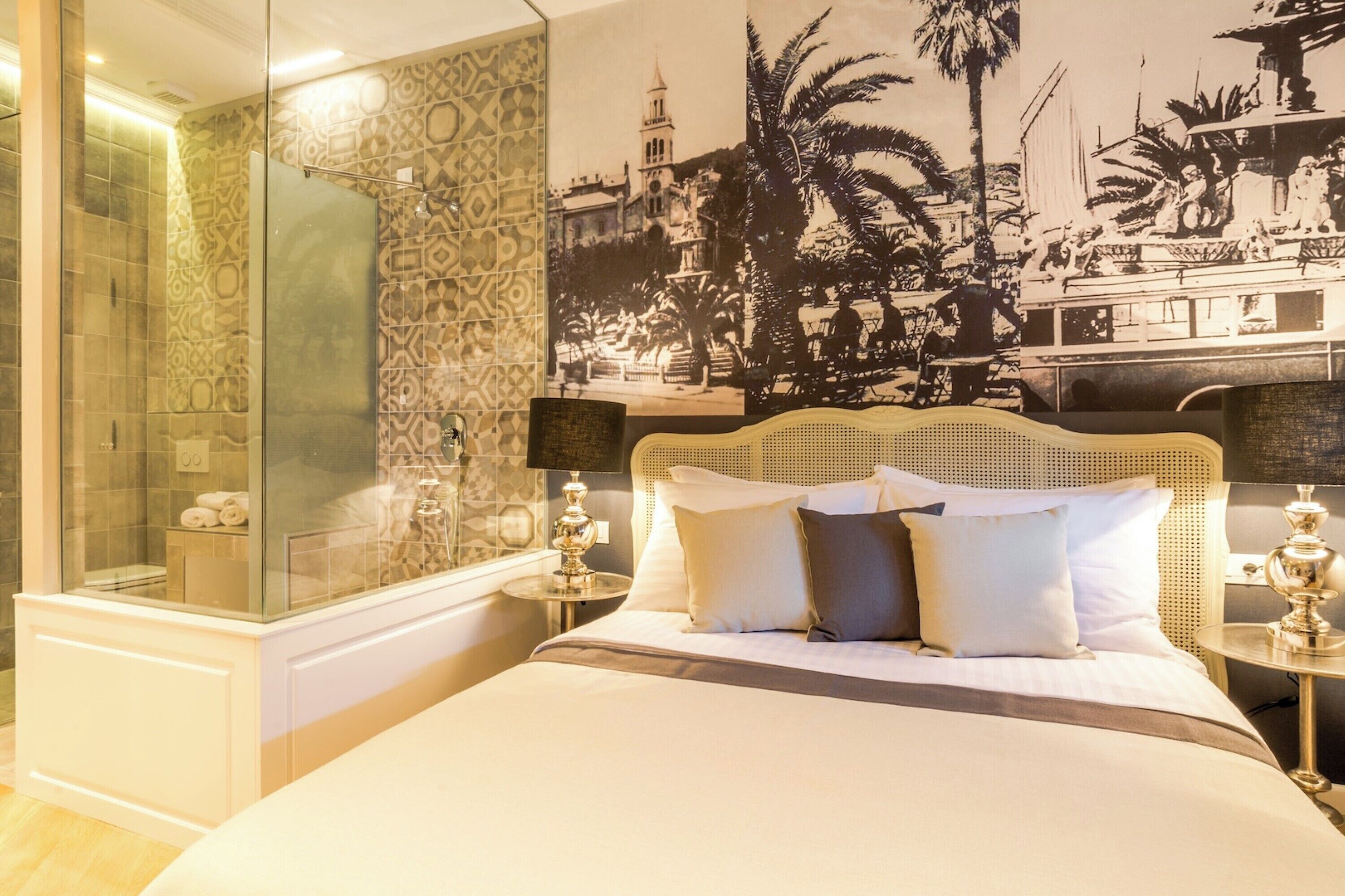 Luxury Double Room, City View | Minibar, in-room safe, desk, laptop workspace