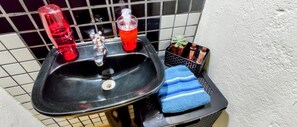 Bathroom - Sweet Studio in Camburi (São Sebastião)