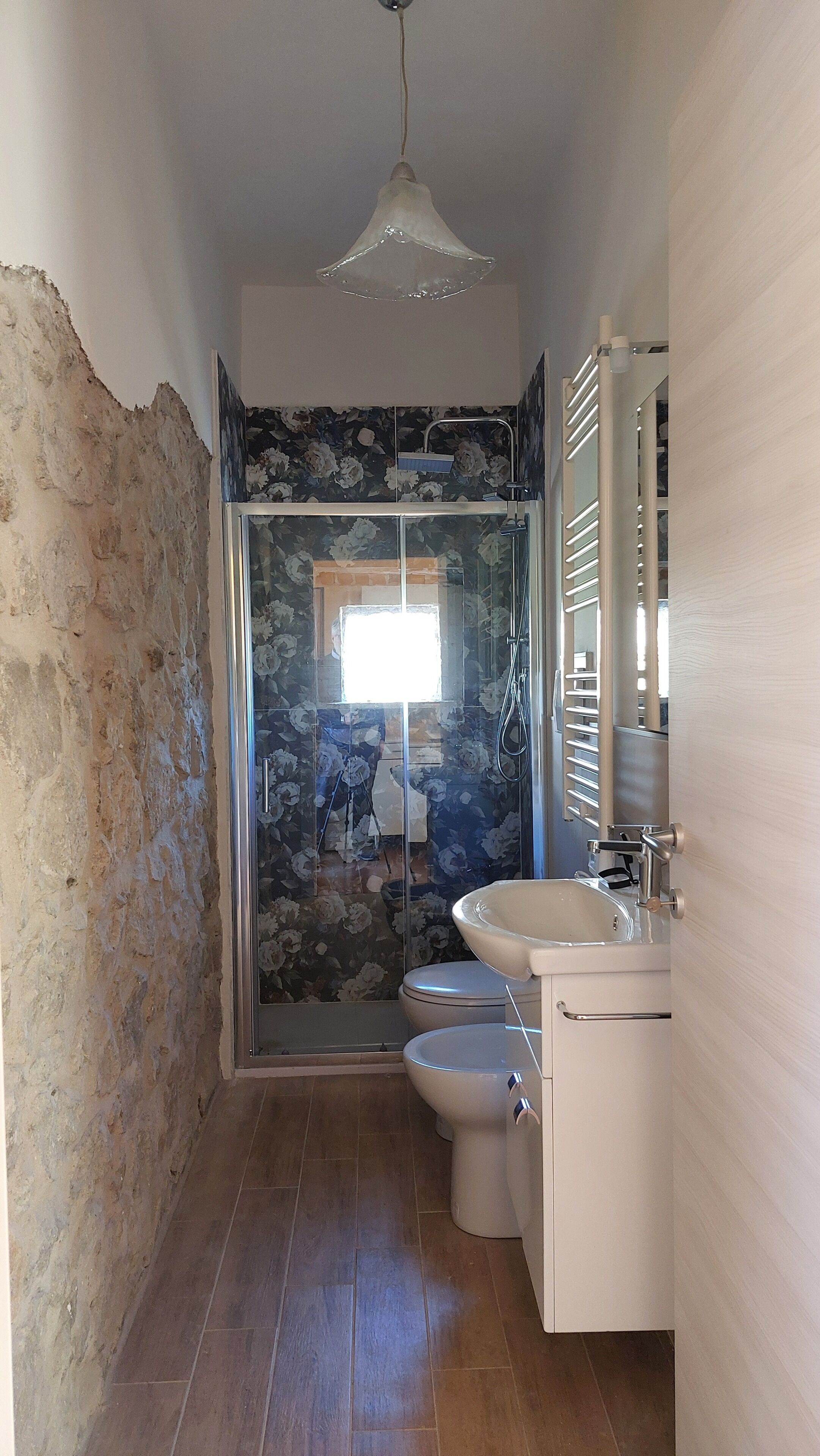 Doccia, asciugacapelli, bidet, asciugamani