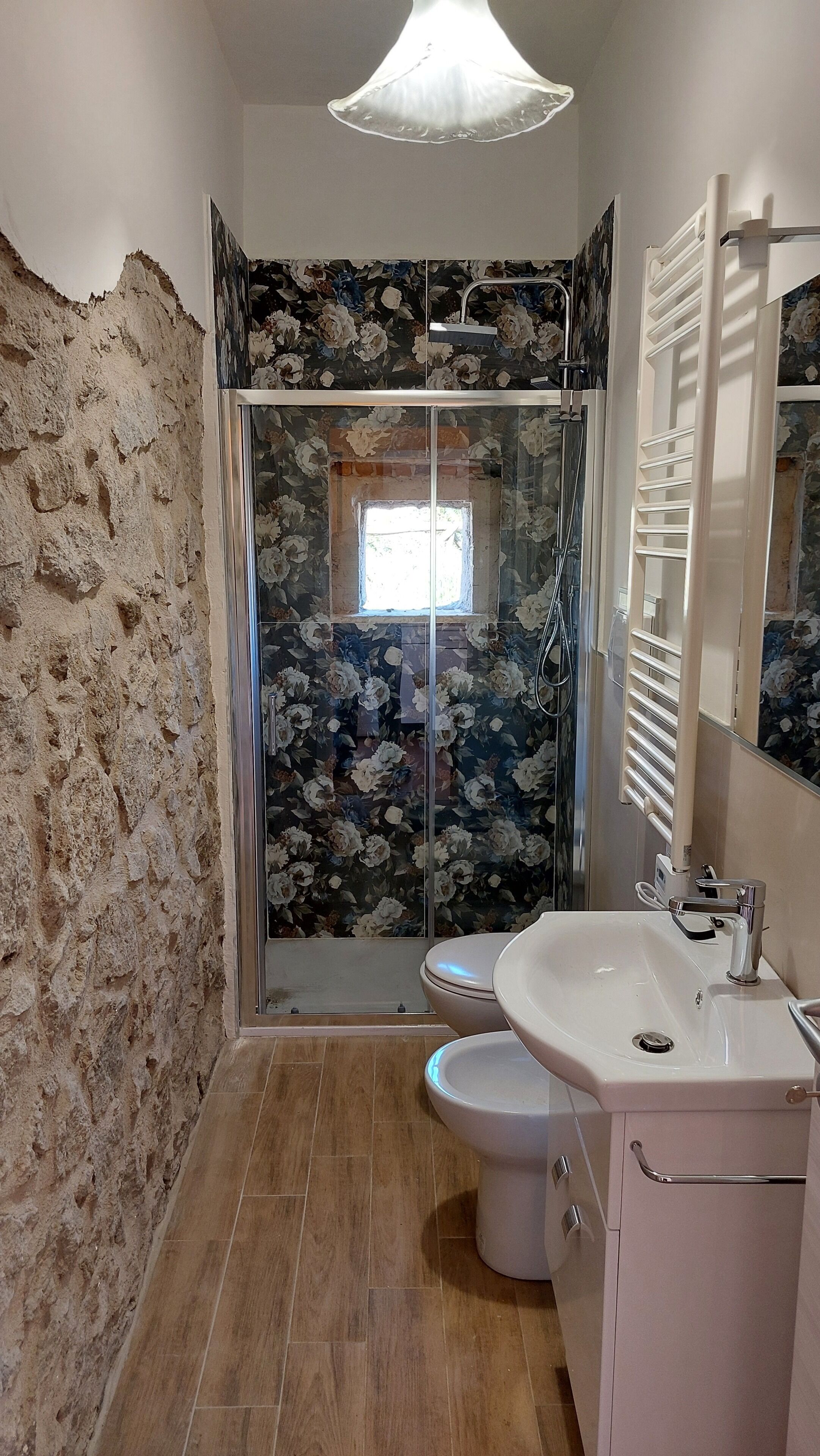 Dusche, Haartrockner, Bidet, Handtücher