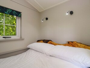 1 bedroom, individually decorated, individually furnished - Little Hut (Grange-over-Sands)