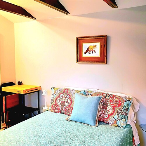 Cozy 1-bedroom studio in tranquil Lockhart, the BBQ Capitol of Texas.