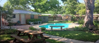 Cozy 1-bedroom studio in tranquil Lockhart, the BBQ Capitol of Texas.