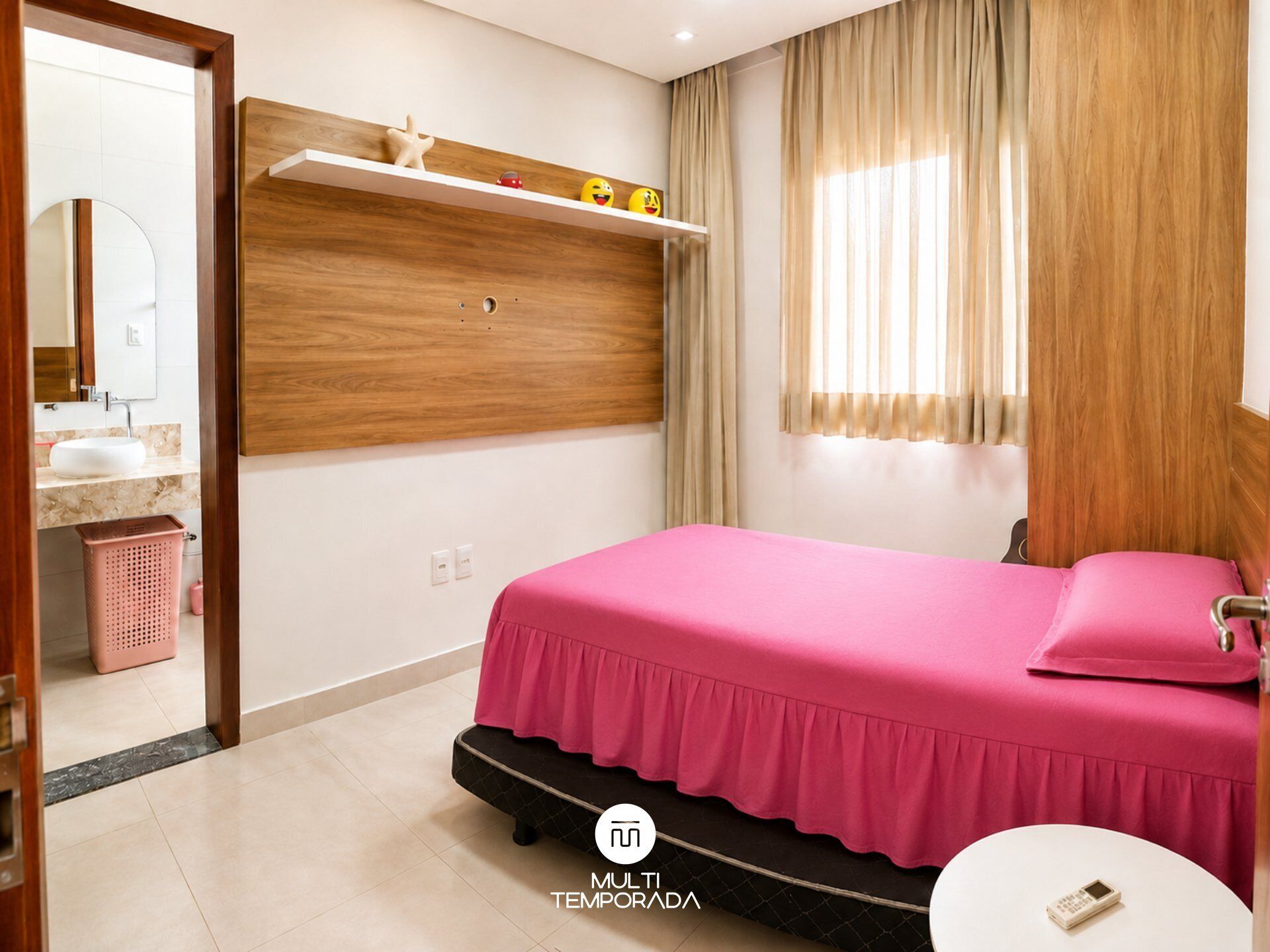 Casa premium | Roupas de cama premium, Wi-Fi de cortesia, individualmente decorados